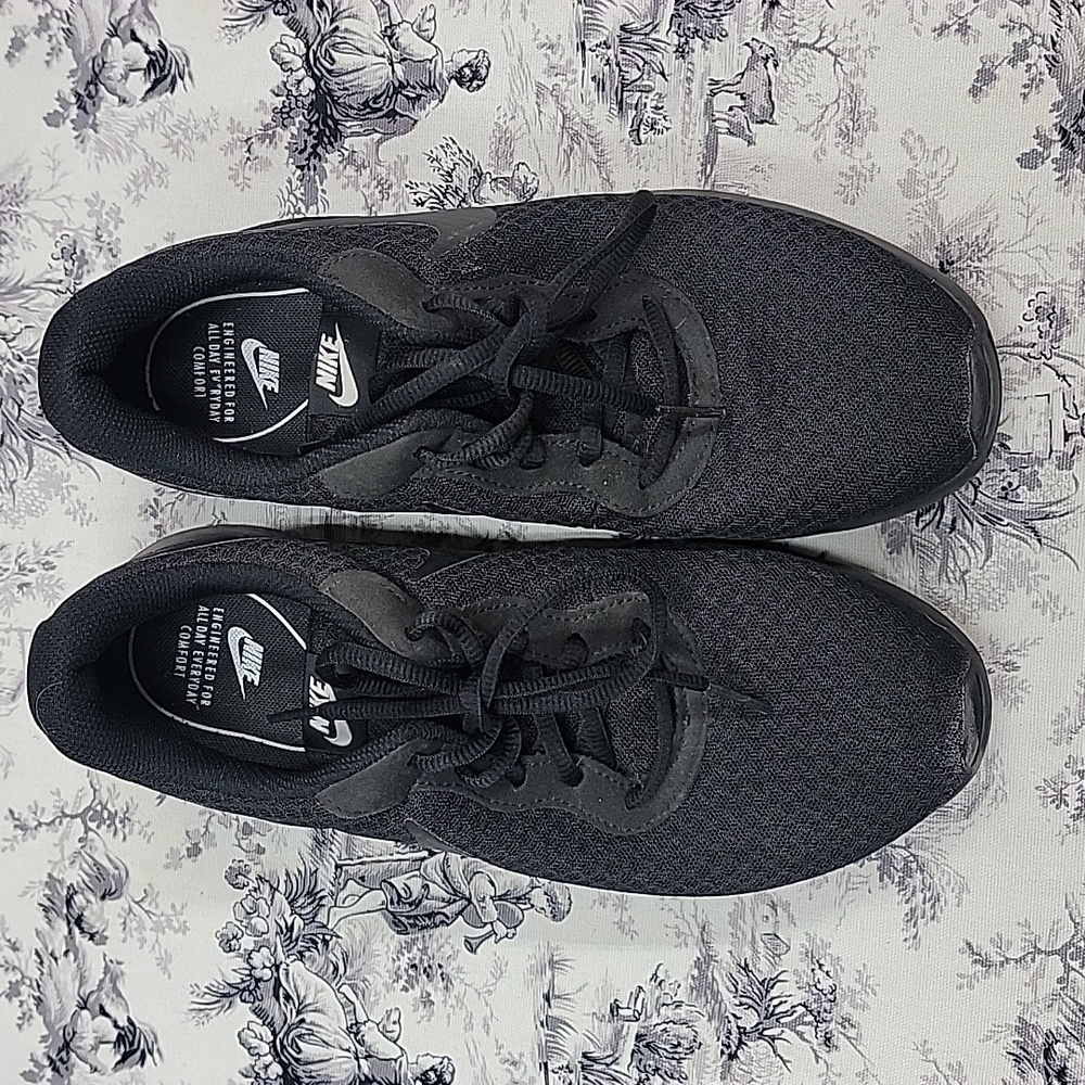 Nike tennis shoes
